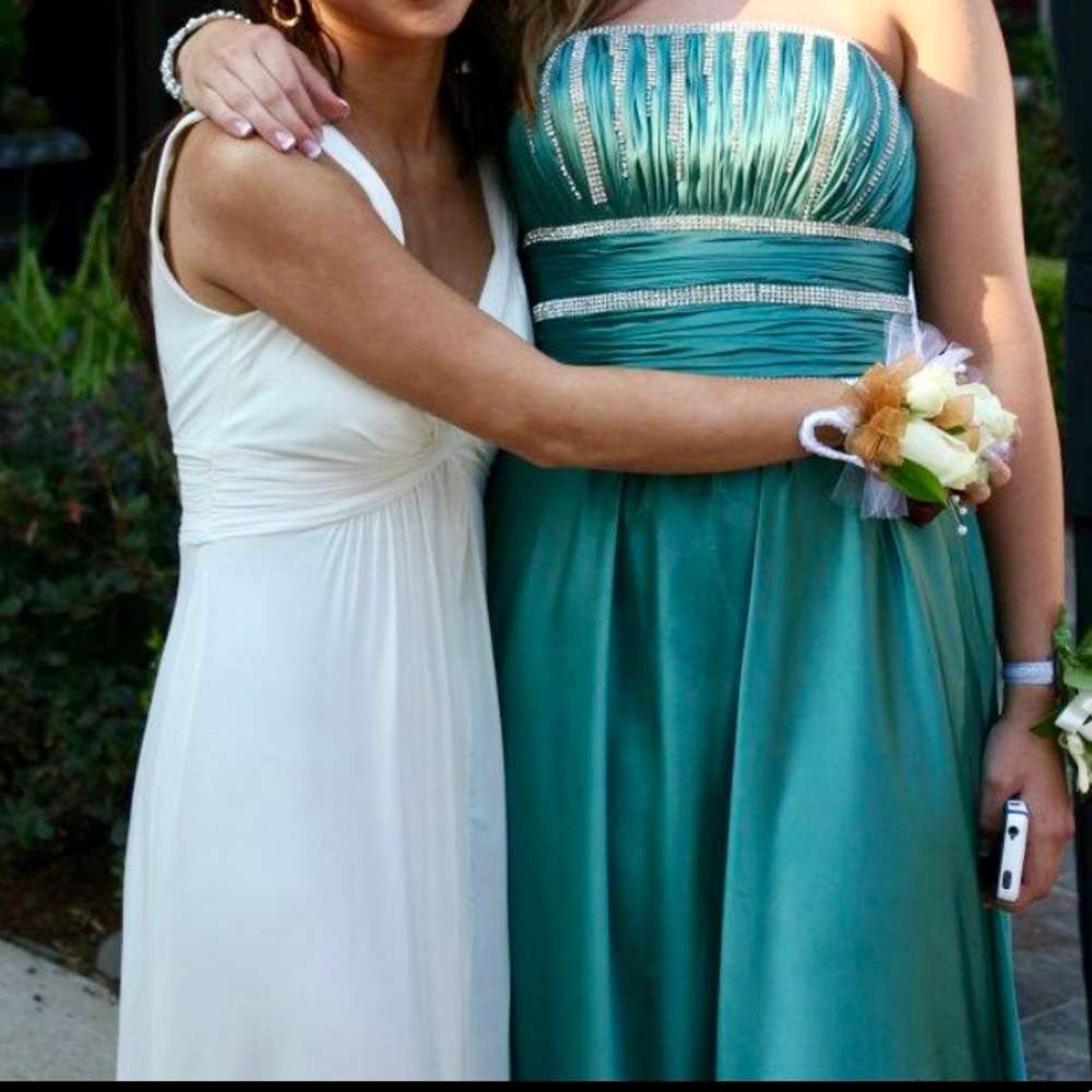 Emerald prom dress - Picture 5 of 5